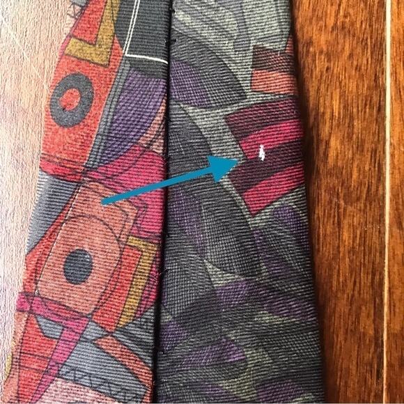 Vintage Structure Tie, Unique Dark Color Combo, Shows Abstract Masks, 100% Silk - Picture 12 of 12